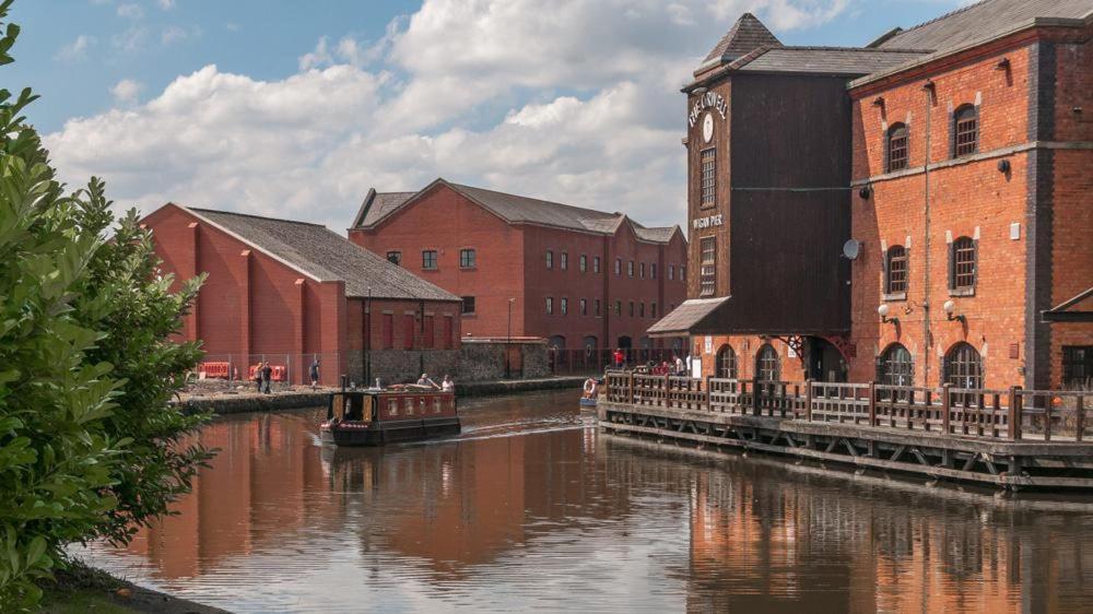 The Charles Dickens Hotel Wigan Exterior photo